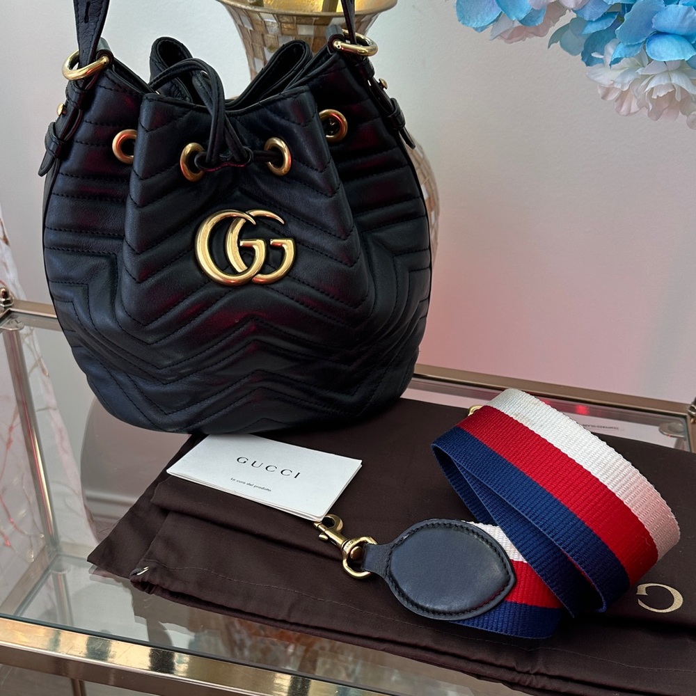 Authentic Gucci Black Leather Bucket Bag with card holder - Picture 13 of 16